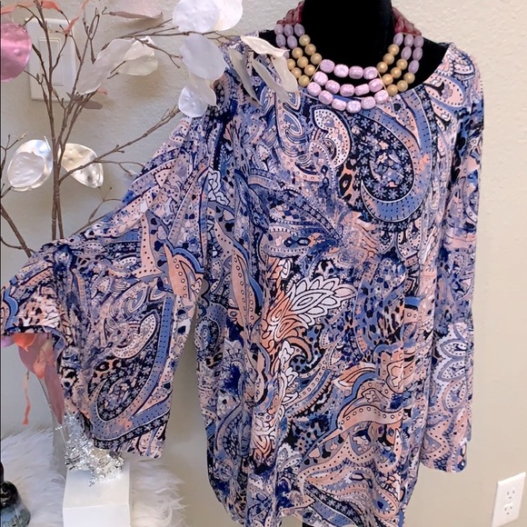 Jones Studio Tops - JONES STUDIO FLOWY bell sleeve top